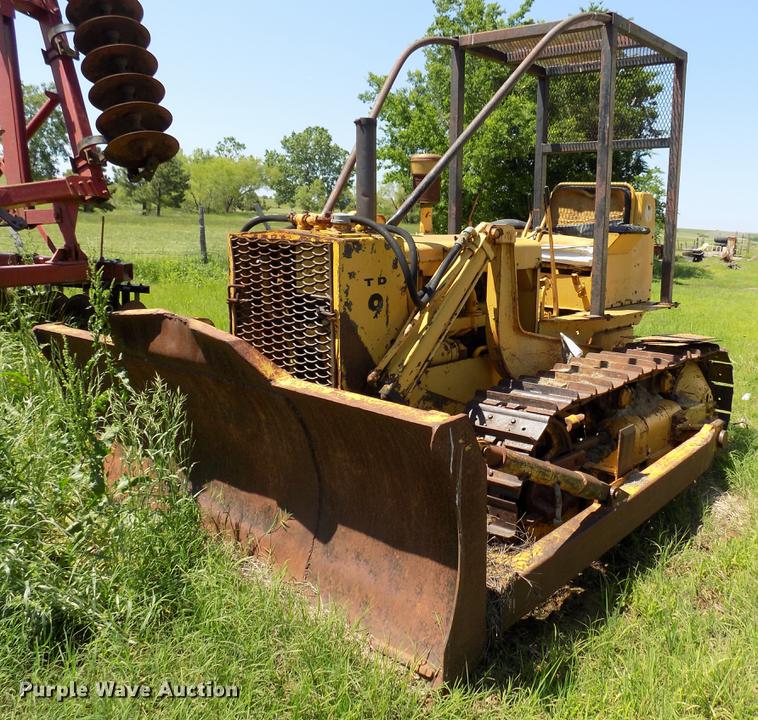 image for item FO9797 1961 International TD9 dozer
