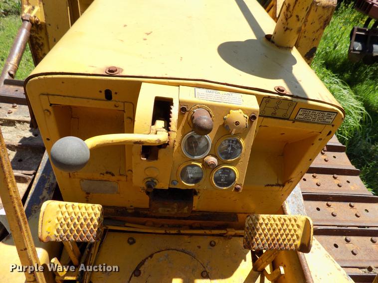 image for item FO9797 1961 International TD9 dozer