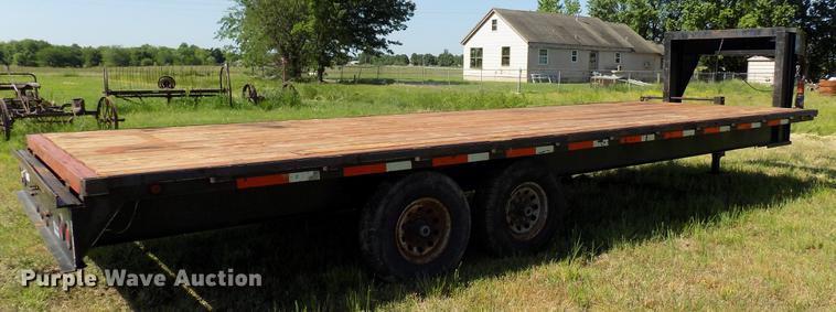 image for item FO9798 2004 DJ equipment trailer