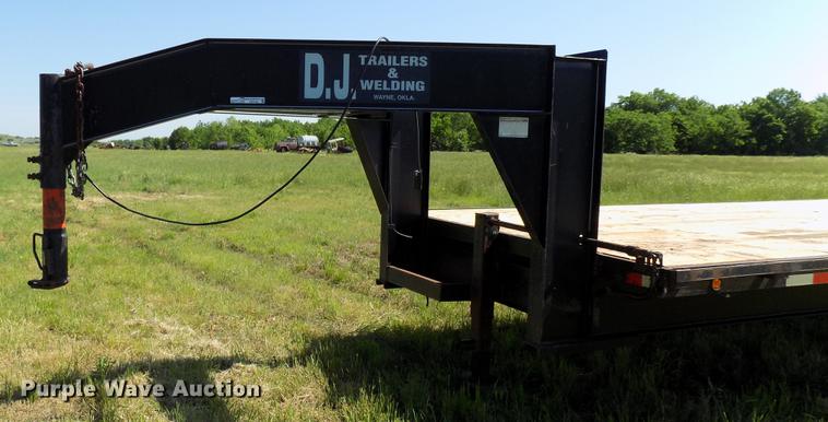 image for item FO9798 2004 DJ equipment trailer