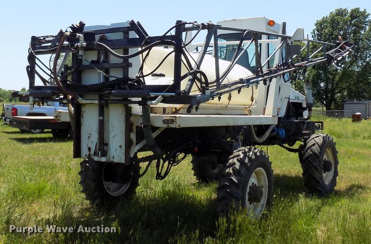 image for item FO9800 Willmar 765HT sprayer