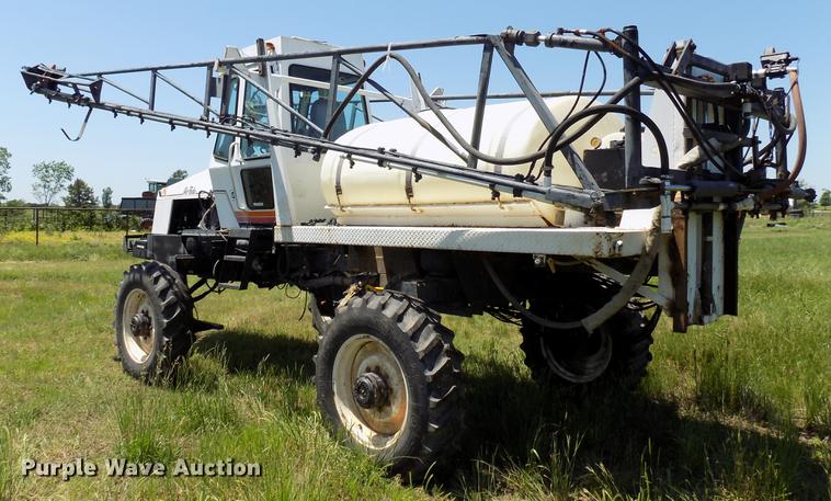image for item FO9800 Willmar 765HT sprayer