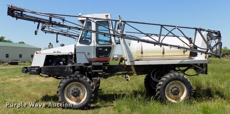 image for item FO9800 Willmar 765HT sprayer