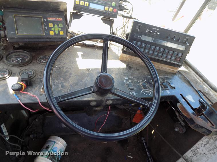 image for item FO9800 Willmar 765HT sprayer