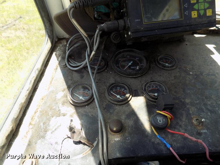 image for item FO9800 Willmar 765HT sprayer