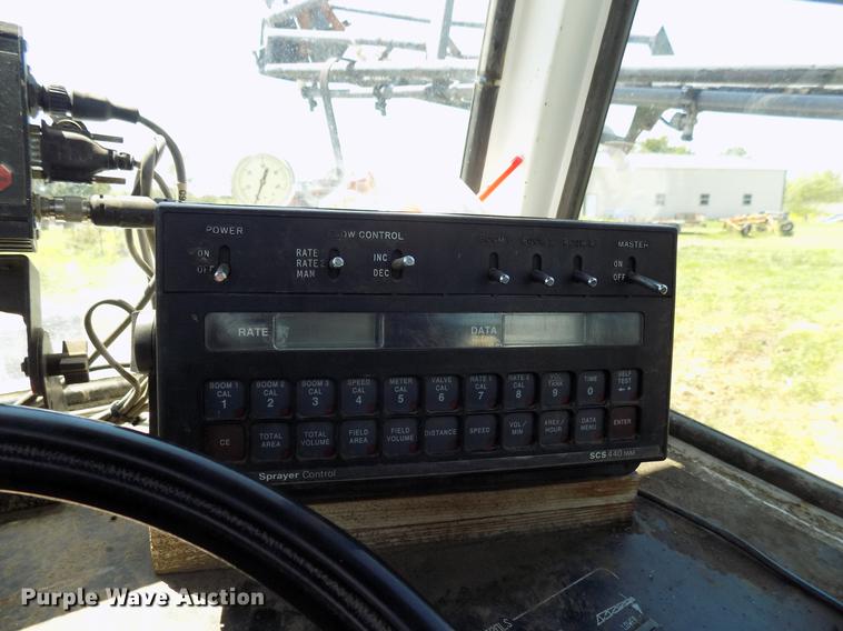 image for item FO9800 Willmar 765HT sprayer