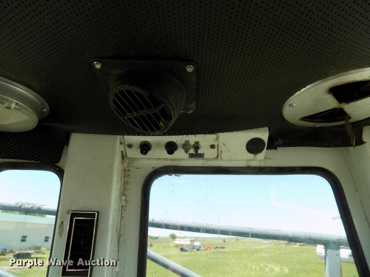 image for item FO9800 Willmar 765HT sprayer