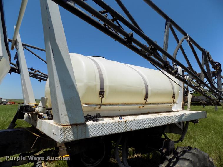 image for item FO9800 Willmar 765HT sprayer