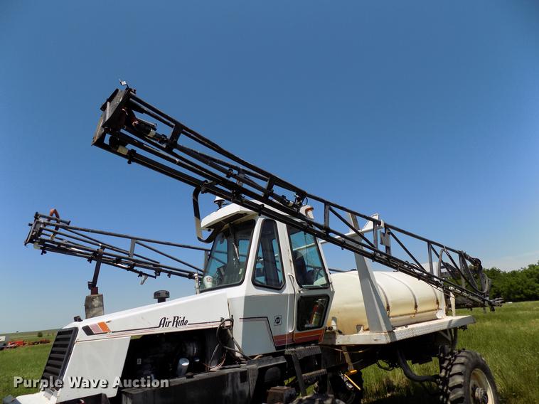 image for item FO9800 Willmar 765HT sprayer