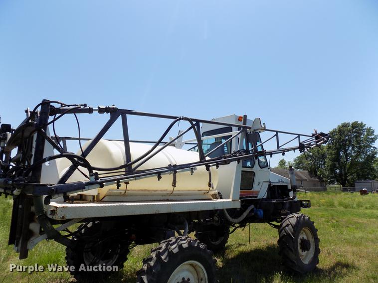 image for item FO9800 Willmar 765HT sprayer