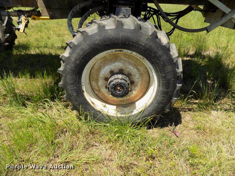 image for item FO9800 Willmar 765HT sprayer