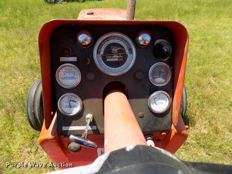 image for item FO9801 1966 Allis Chalmers 190XT tractor