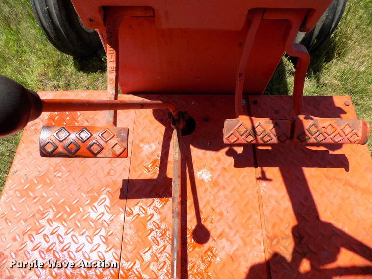image for item FO9801 1966 Allis Chalmers 190XT tractor