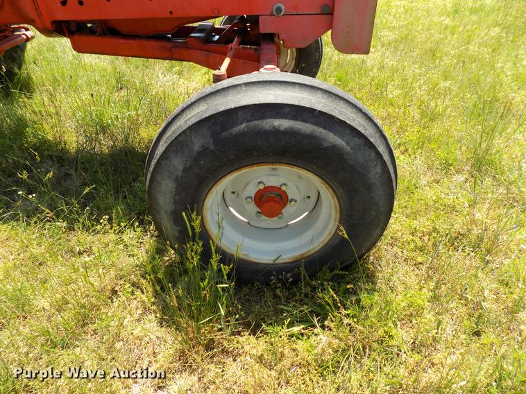 image for item FO9801 1966 Allis Chalmers 190XT tractor
