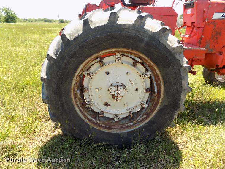 image for item FO9801 1966 Allis Chalmers 190XT tractor