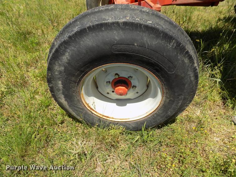 image for item FO9801 1966 Allis Chalmers 190XT tractor