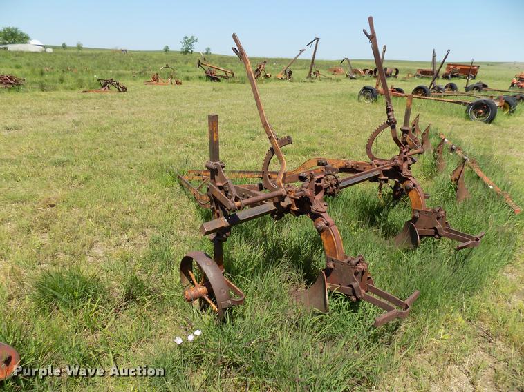 image for item FO9884 Two row lister