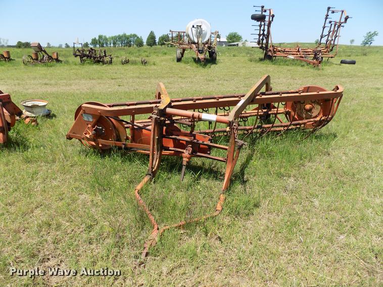 image for item FO9892 Allis Chalmers basket rake