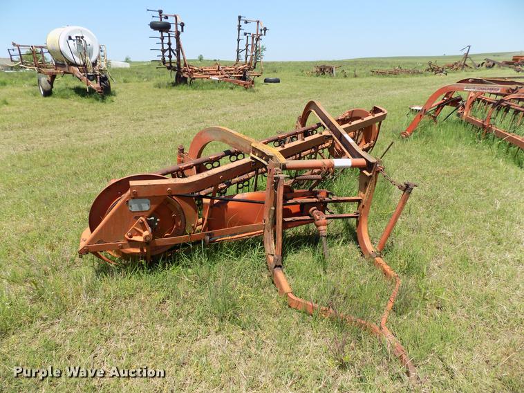 image for item FO9892 Allis Chalmers basket rake