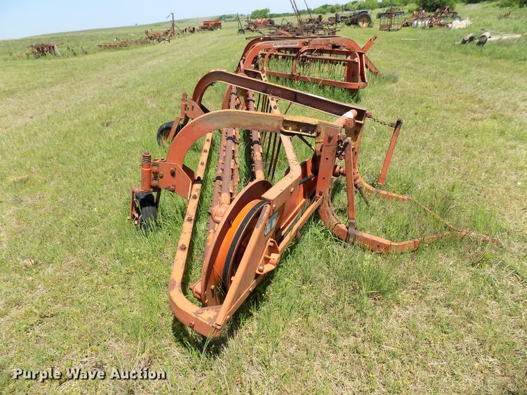 image for item FO9892 Allis Chalmers basket rake