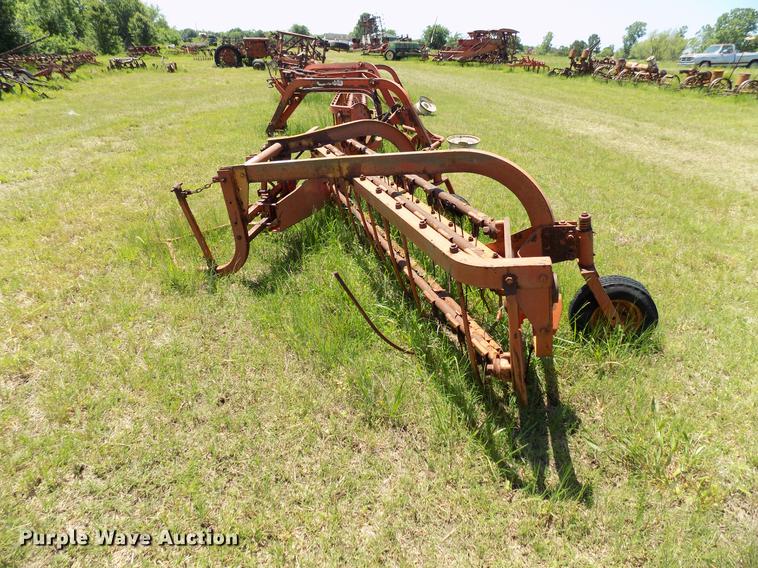 image for item FO9892 Allis Chalmers basket rake