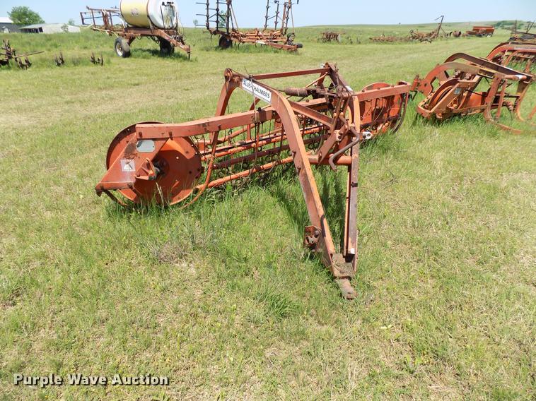 image for item FO9893 Allis Chalmers basket rake