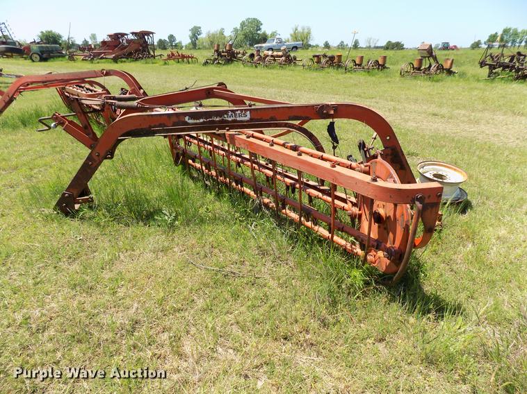 image for item FO9893 Allis Chalmers basket rake