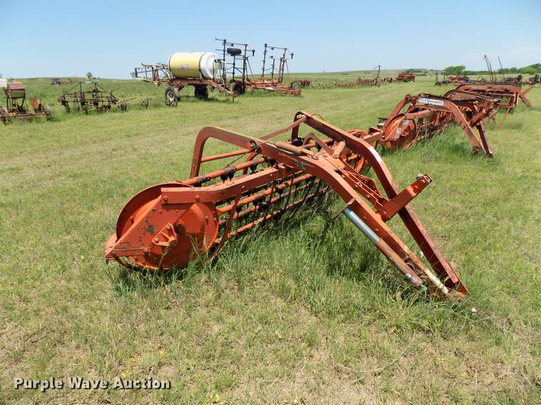 image for item FO9894 Allis Chalmers basket rake