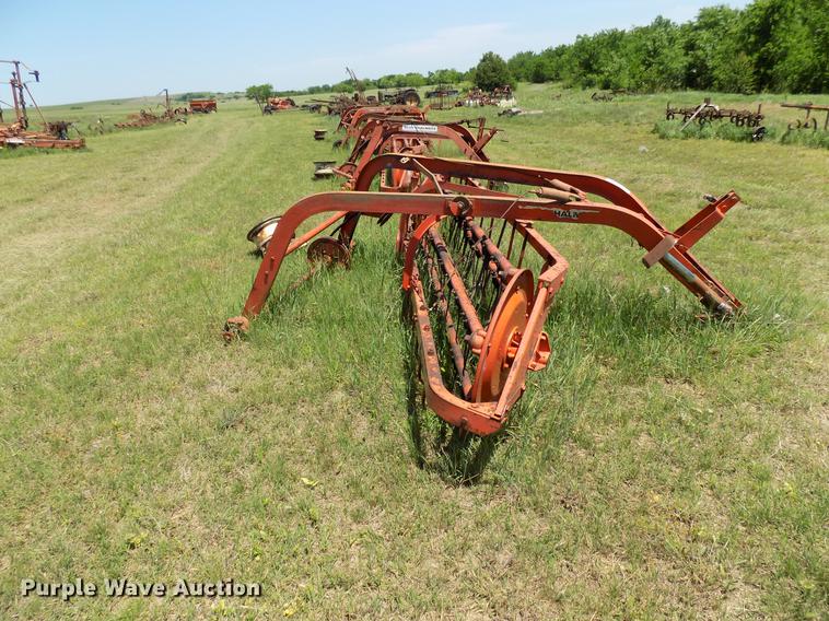 image for item FO9894 Allis Chalmers basket rake