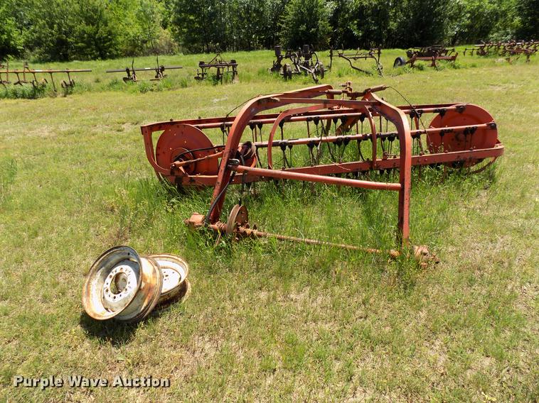 image for item FO9894 Allis Chalmers basket rake