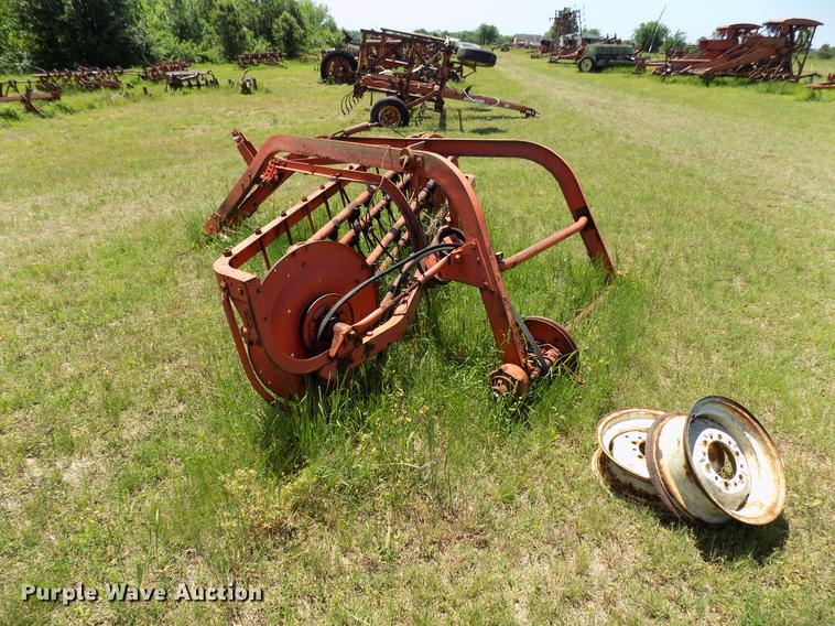 image for item FO9894 Allis Chalmers basket rake
