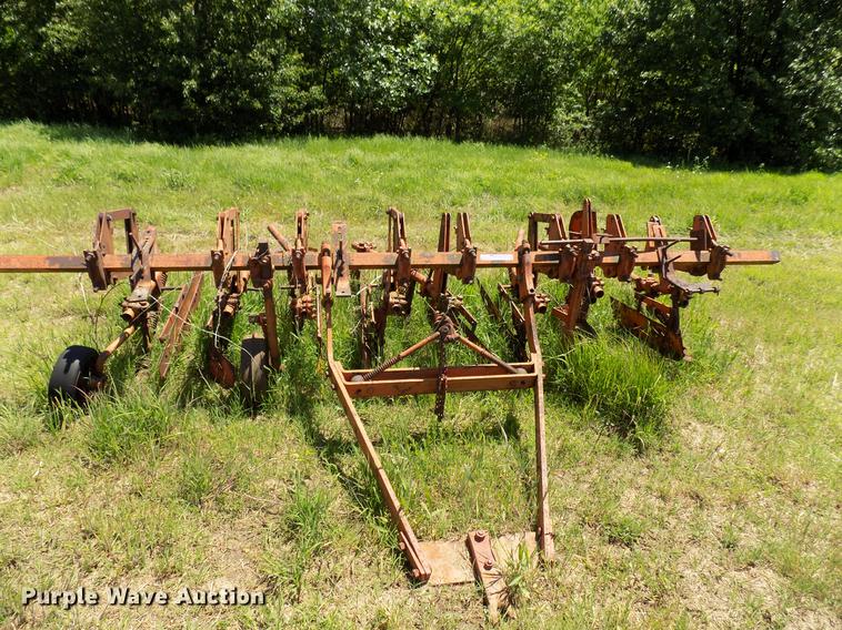 image for item FO9925 Row crop cultivator