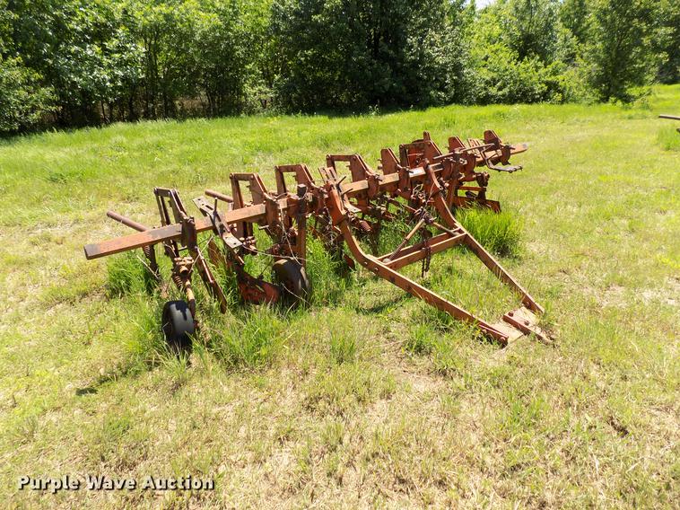 image for item FO9925 Row crop cultivator