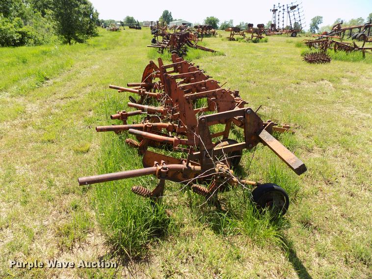 image for item FO9925 Row crop cultivator