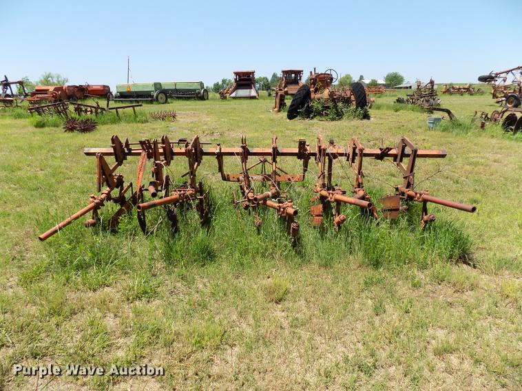 image for item FO9925 Row crop cultivator