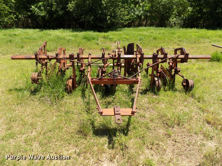 image for item FO9926 Row crop cultivator