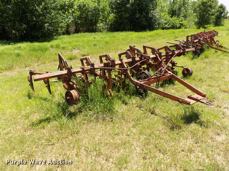 image for item FO9926 Row crop cultivator