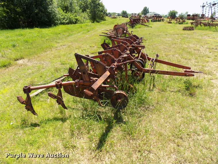 image for item FO9926 Row crop cultivator