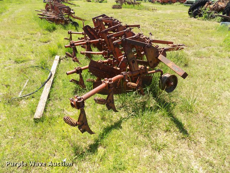 image for item FO9926 Row crop cultivator