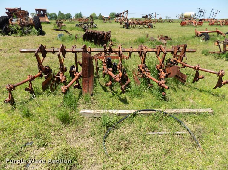 image for item FO9926 Row crop cultivator