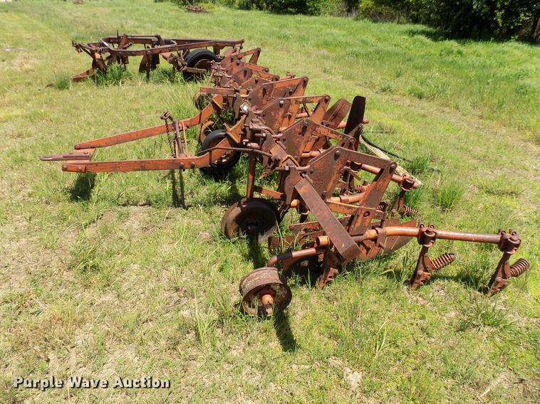 image for item FO9926 Row crop cultivator