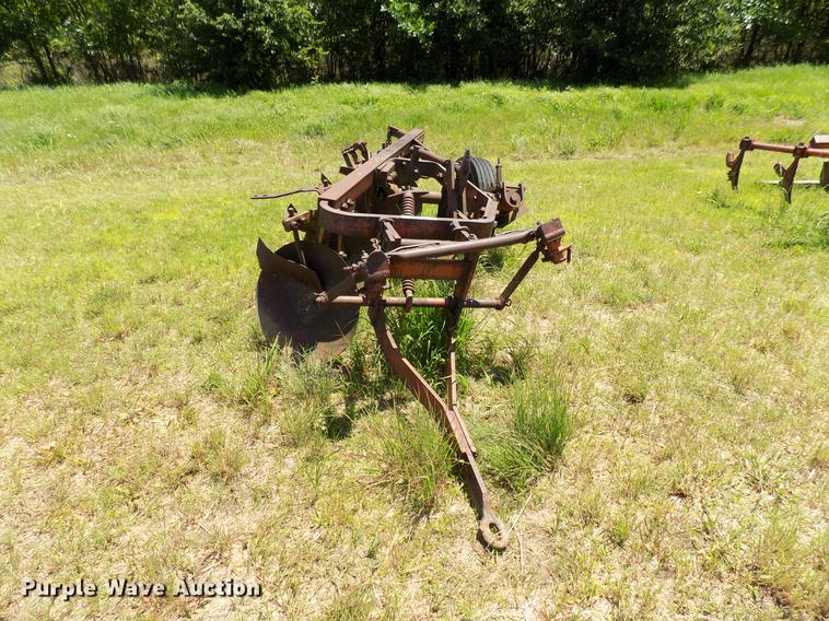 image for item FO9927 Four bottom disk plow