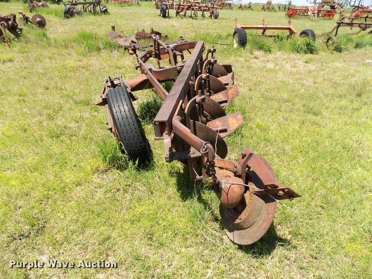 image for item FO9927 Four bottom disk plow