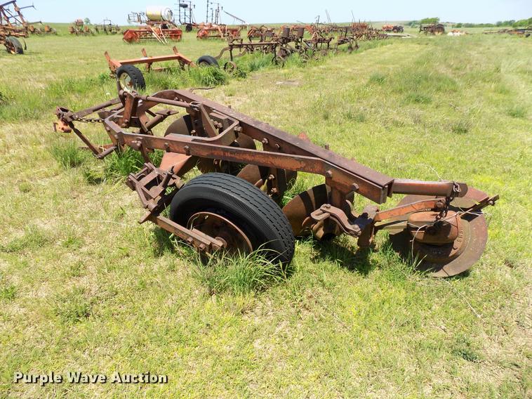 image for item FO9927 Four bottom disk plow