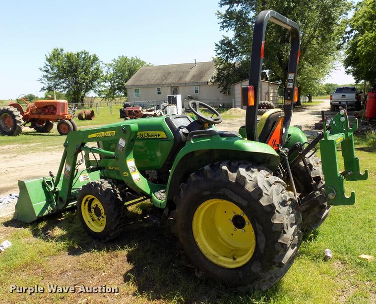 image for item FO9961 2013 John Deere 3038E tractor