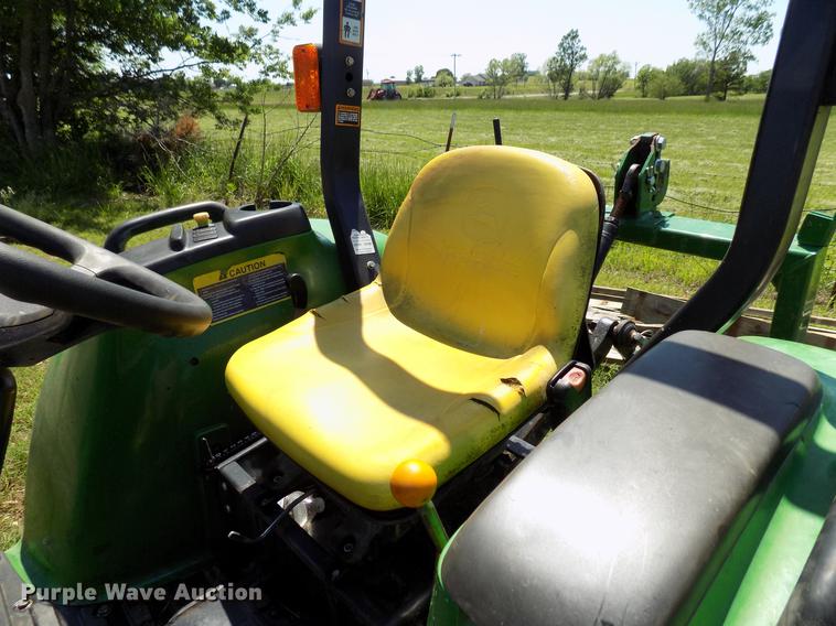 image for item FO9961 2013 John Deere 3038E tractor