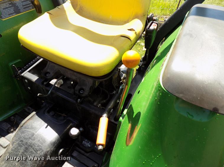 image for item FO9961 2013 John Deere 3038E tractor