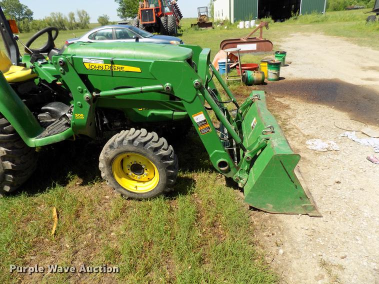 image for item FO9961 2013 John Deere 3038E tractor