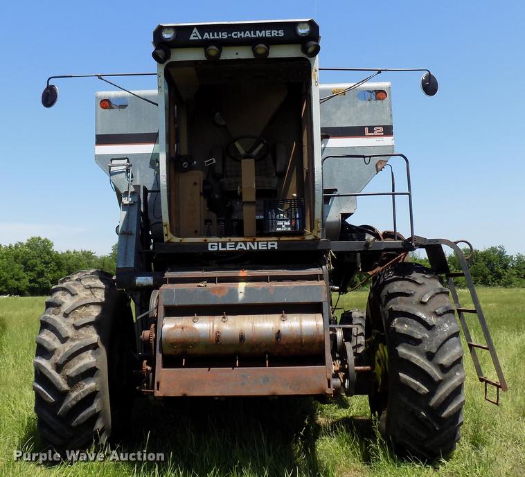 image for item FO9962 (2) Gleaner L2 combines