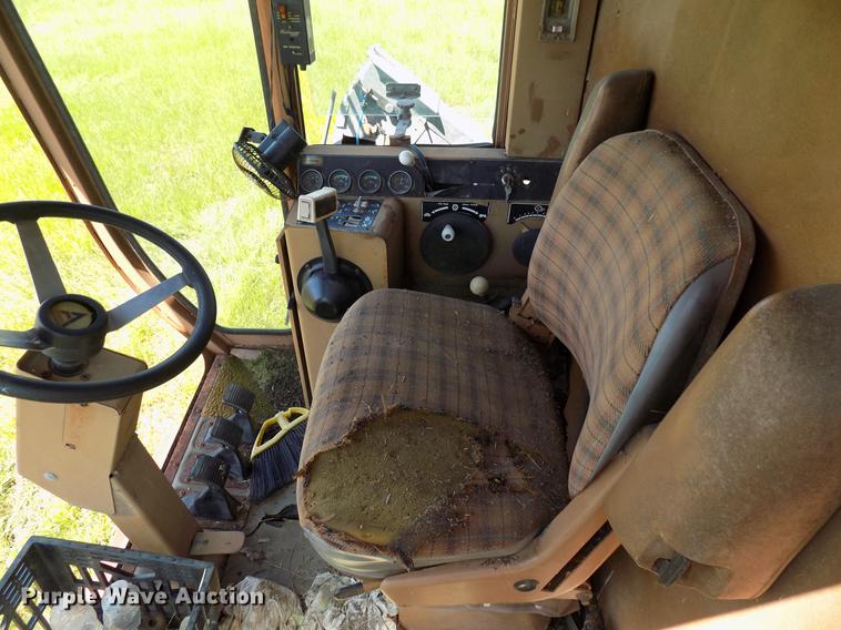 image for item FO9962 (2) Gleaner L2 combines